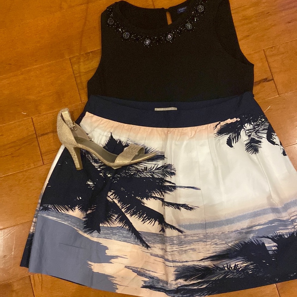 Banana republic size 12 fun skirt with beach print